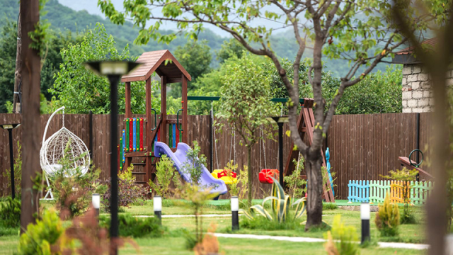 Enjoy a discount on hotel rooms for 2, 3, and 4 guests at Vineyard Hotel & Winery. image 20