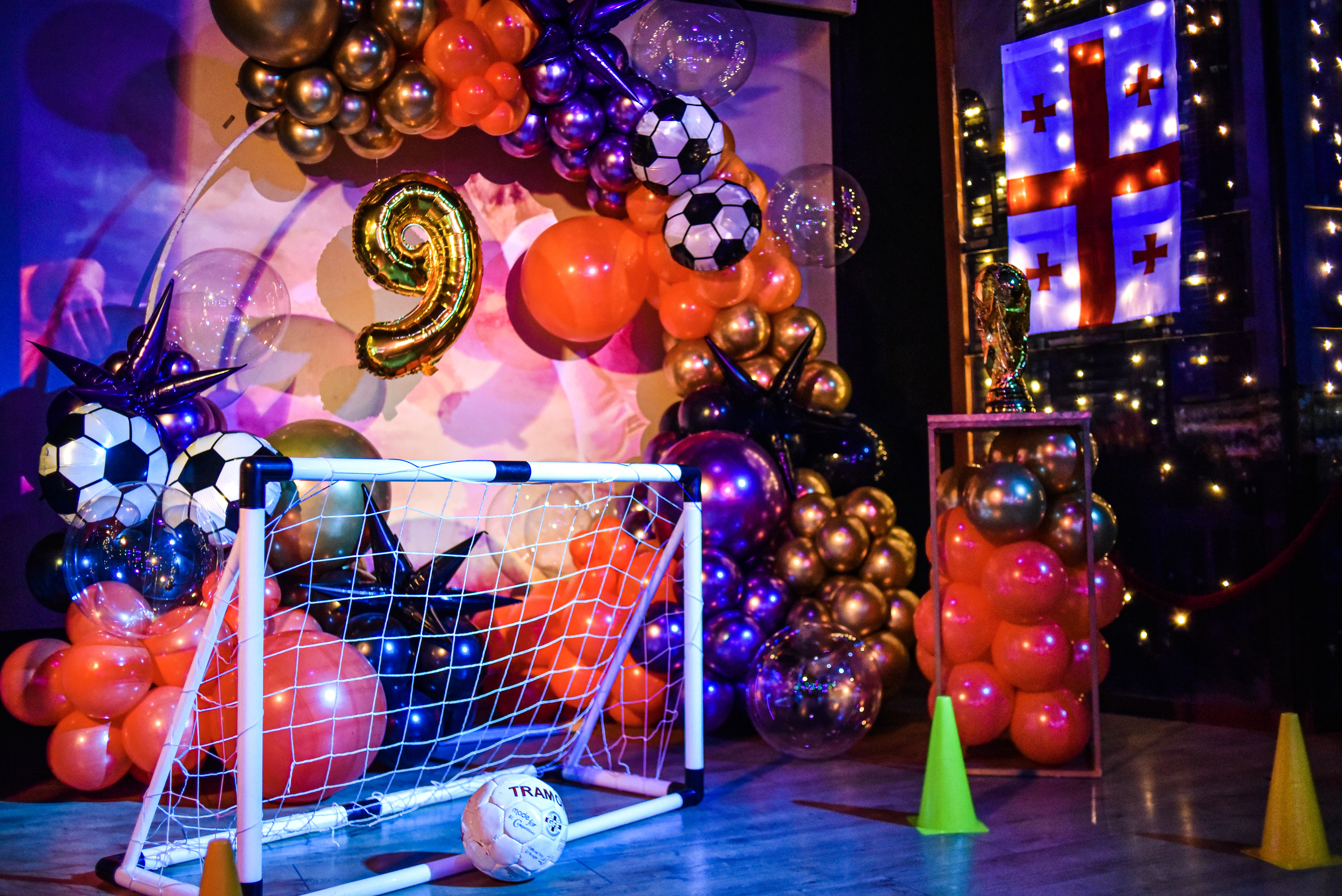 დახურული სივრცე 10,15, 20, 25 და 30 თინეიჯერისთვის საუკეთესო წვეულების გასამართად 8