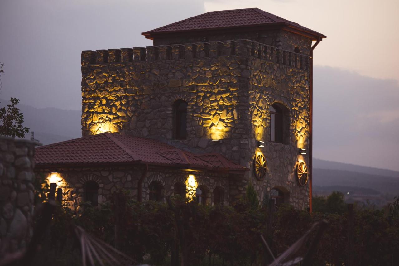 ისარგებლე ფასდაკლებით ნომერში 2 სტუმრის განთავსებაზე შატო თეთრი ბაირაღები | Chateau White Flags -ში. image 7