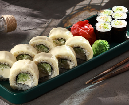 დააგემოვნე მრავალფეროვანი 67 ნაჭრიანი სუშის სეტი მეგობრებთან ერთად