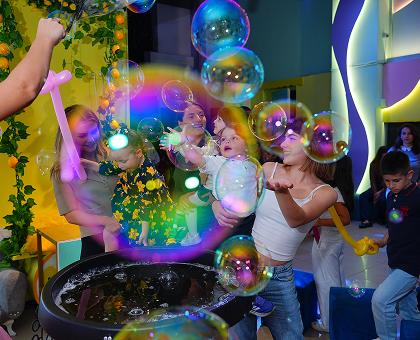 დაბადების დღის წვეულება, დარბაზი 2