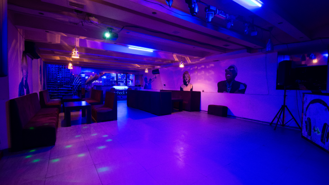 ისარგებლე ფასდაკლებით და მიიღე  მენიუ 10 სტუმარზე + გართობა Check In - Karaoke Bar-ში. image 2