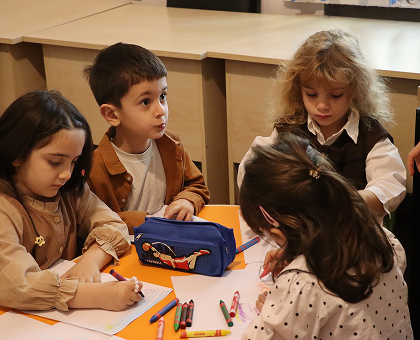 განავითარე შენი შვილი თამაშით, მხიარულებით და ყოველდღიური საოცარი აღმოჩენებით