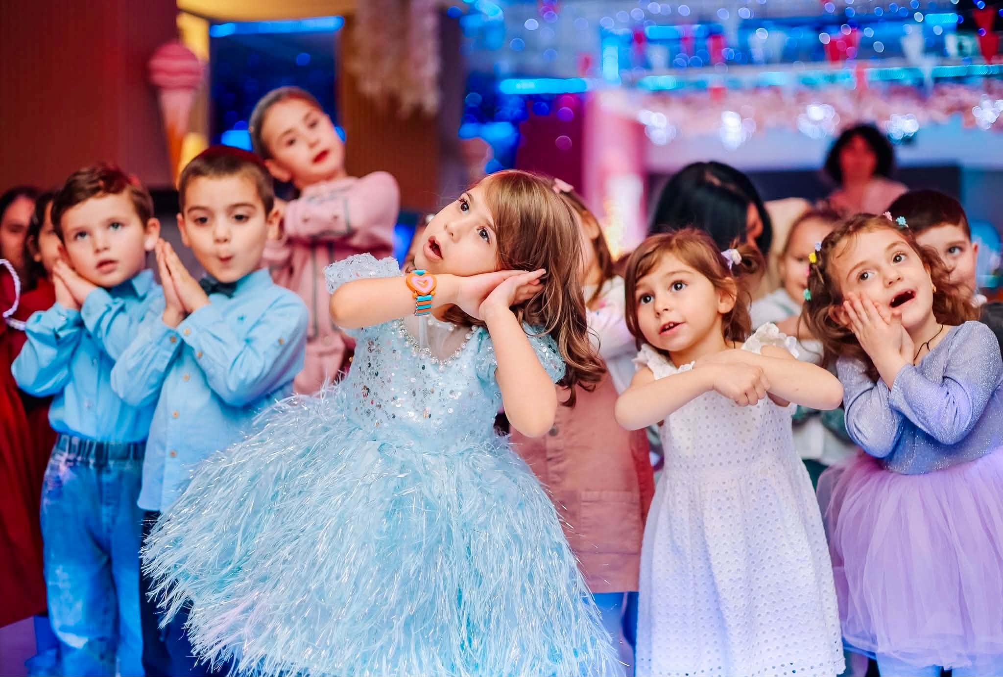 Select your preferred program and discover fun adventures in Happy Land. 10