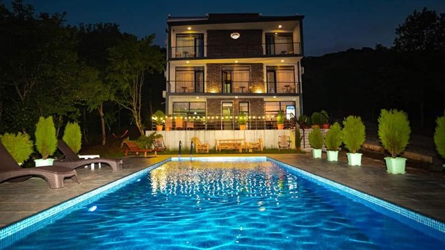 Take advantage of a discount on accommodation for 2 guests in room , from Monday to Thursday at Villa Lapa.  image 7