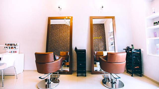 2 ლარად, 44%-მდე ფასდაკლების Swooper Code-ი LCN ფირმის შილაკის მანიკურზე ან პედიკურზე სილამაზის სალონში «Luxury» image 2