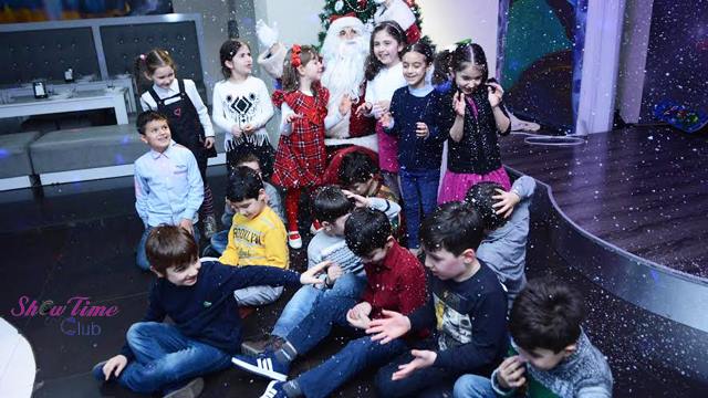15 ლარად, 34%-იანი ფასდაკლების ვაუჩერი, საახალწლო პროგრამა 21 ბავშვზე + ტორტის გაჭრის ცერემონიალი კლუბში «SHOWTIME» image 0